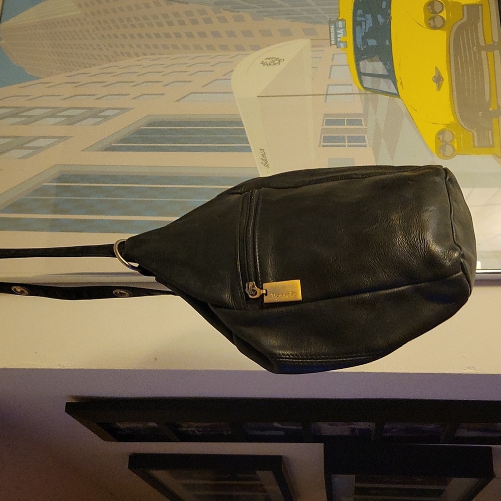 Black crossbody purse